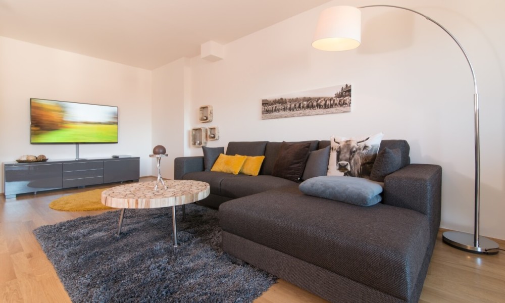 Ferienwohnung Staufner Domizil Oberstaufen - Wohnzimmer mit Ambilight Fernseher Ferienwohnung Staufner Domizil Oberstaufen - Wohnzimmer mit Ambilight Fernseher